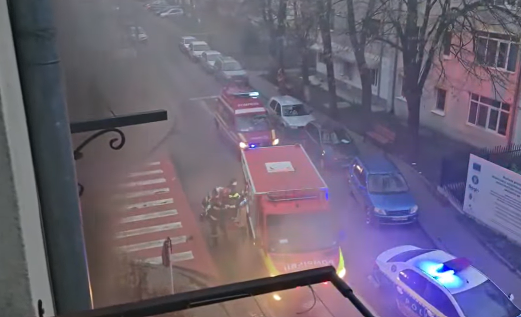 Explozie puternică într-un bloc din Focșani, urmată de incendiu. Informații de ultimă oră/ sursă foto: social media