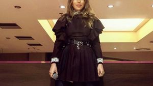 CORINA BUD, fotografiată prin gaura cheii! Vedeta stârneşte imaginaţia bărbaţilor 