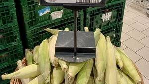 Cu cât a ajuns să se vândă un singur porumb, în supermarketurile din București. Cum a reacționat Asociația pentru Protecția Consumatorilor din România