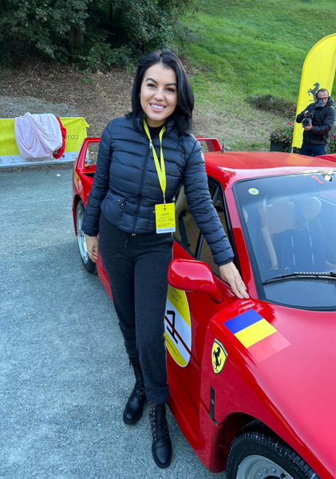 Piero și Romina participă cu un Ferrari de 4 milioane de dolari! Steagul României, la Dolomiti! 100 dintre cei mai bogați afaceriști ai lumii se bat în mașini de colecție