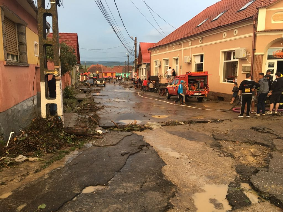 Alertă! Catastrofa din Grecia, unde au murit aproape 90 de oameni, s-ar putea repeta și în România. Peste 15.000 de incendii de vegetație în țara noastră, în 2017
