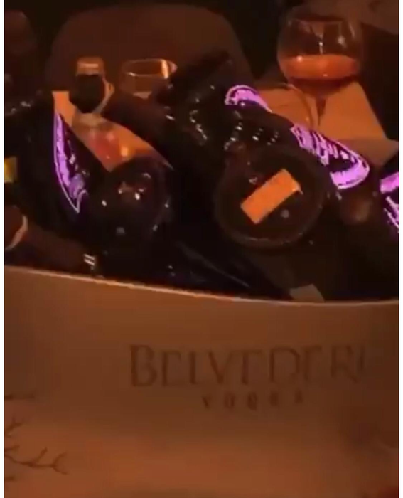Croatul Josip, bogătașul cu Bugatti Chiron de 4 mil. €, a împăcat-o pe iubita oficială cu o ”duzină” de Dom Perignon la NUBA