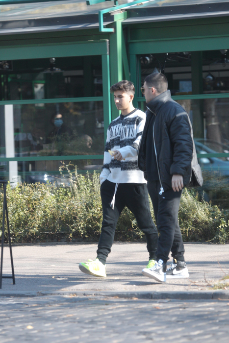 Sebastian Dobrincu l-a scos pe Mario Fresh la o cafea, în ”Dorobanți”, cu bolidul lui, Lamborghini