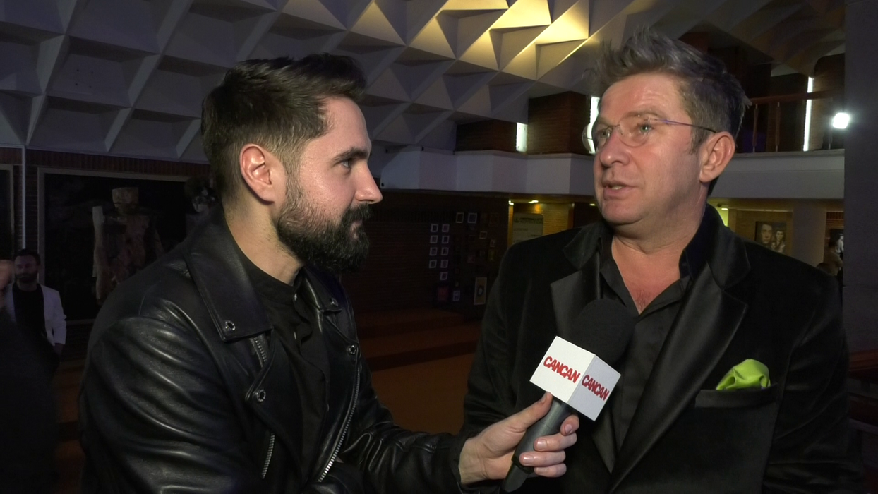 Pavel Bartoș: S-a întâmplat, nu pentru că nu meritau ceilalți. Eram aproape, la Teatrul Odeon, au zis pe principiul «cine e mai aproape». Eu, pentru că repet la spectacol, la «One Man Aproape Show», am fugit tare, m-am îmbrăcat frumos, acum să mă întorc înapoi și să repet în continuare!