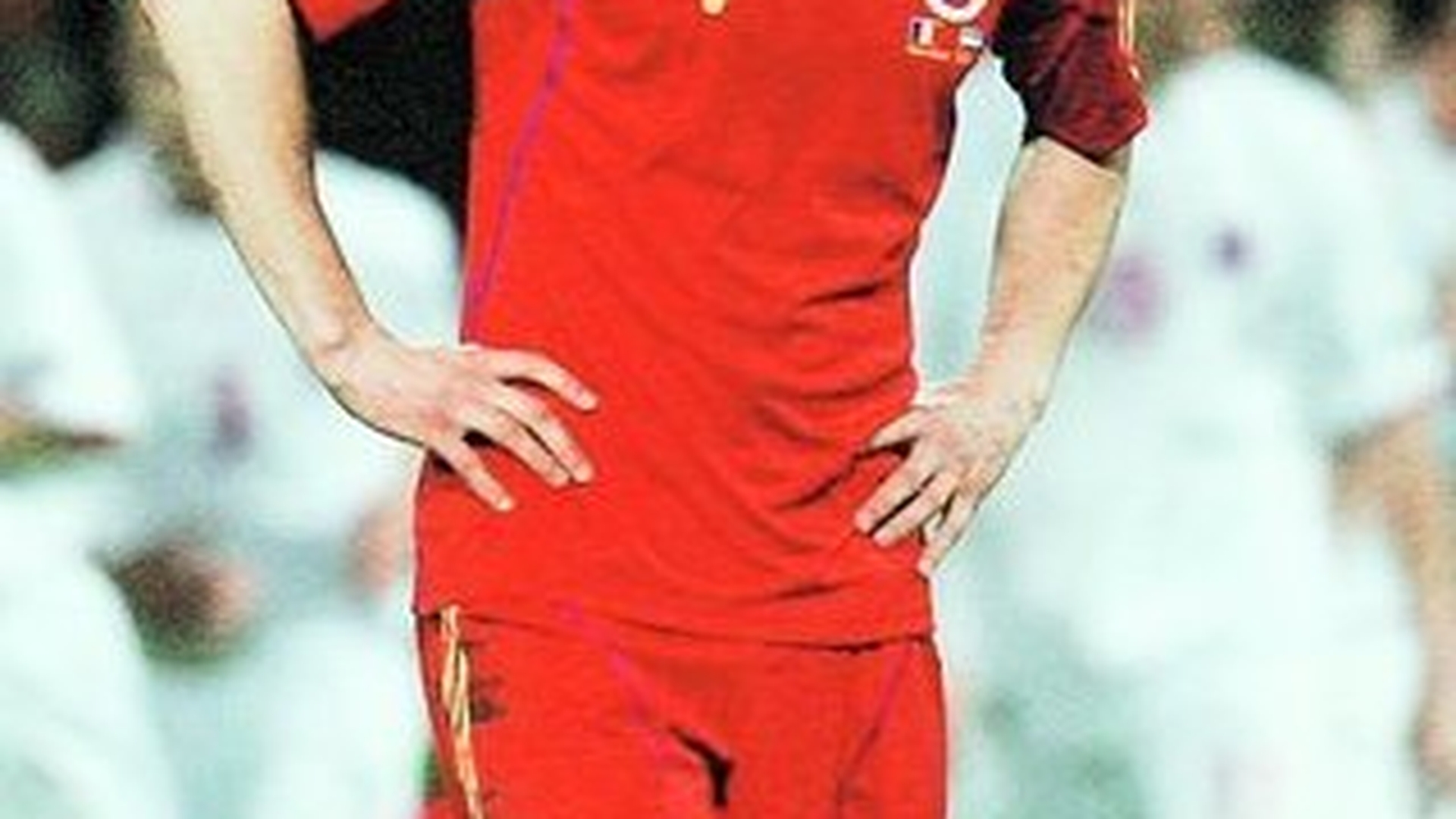 Ciprian Marica isi alina dorul de tara si familie cu o melodiile lui Tudor Gheorghe! Ce cantec ii place sa asculte in cantonament!