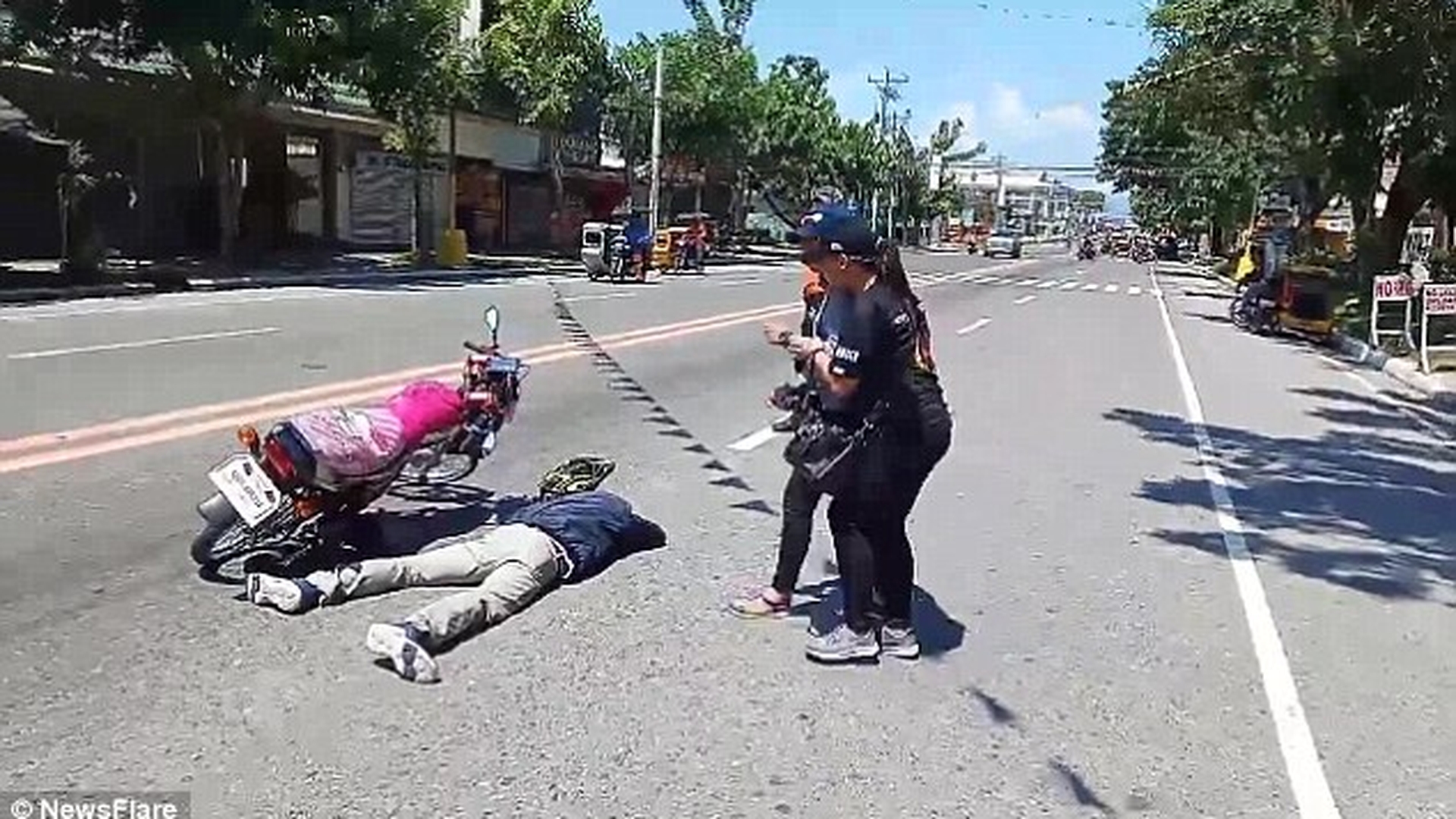 Cea mai macabră cerere în căsătorie! Și-a înscenat moartea, iar apoi și-a cerut iubita de soție. VIDEO
