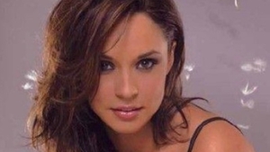 Au prelucrat-o in Photoshop, dar unele detalii au scăpat! Andreea Marin, cu manichiura nefăcută intr-un pictorial cu pretentii