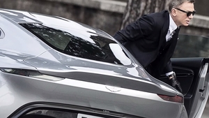 Ultimul model al bolidului Aston Martin folosit de JAMES BOND a fost vândut pentru o sumă colosală! 
