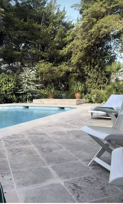 Imagini rare cu casa Andreei Esca de la Nisa! Locuința mega luxoasă are o piscină wow