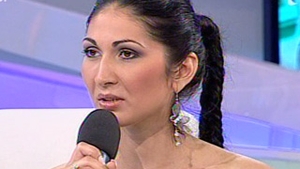 Nu o sa iti vina sa crezi cine a fost barbatul care a dezvirginat-o pe Raluca Pastrama! E finul unui celebru manelist!