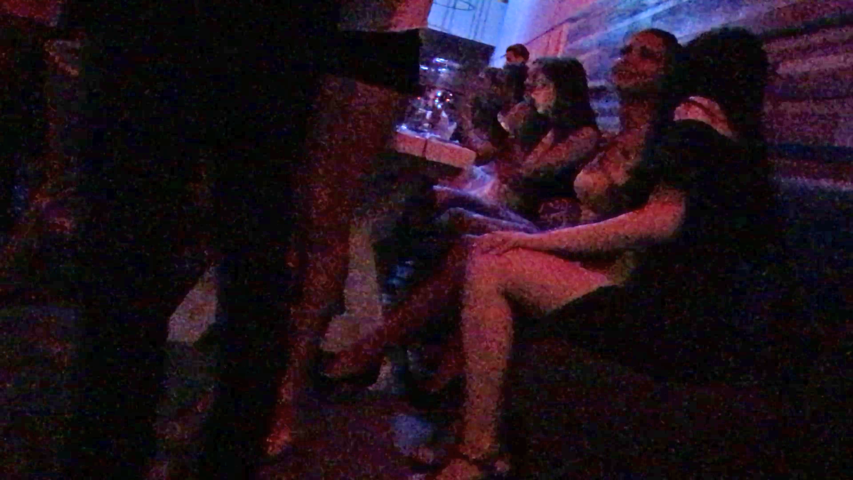 Radu Mazăre s-a distrat în club, alături de un veritabil harem, format din... opt domnişoare!