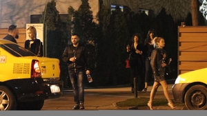 Aroganţă făcută de fostul iubit interlop al Otiliei Bilionera! A comandat Moet la pachet ca să dea pe spate o ”prinţesă”!