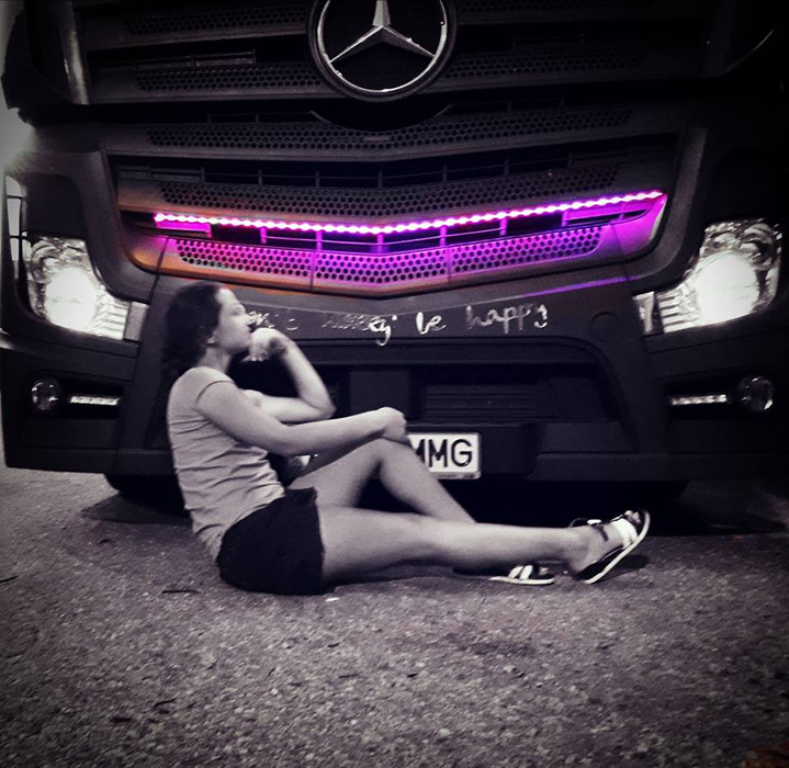 Cea mai sexy TIR-istă din România se lasă de meserie! Motivul i-a șocat pe colegii ei