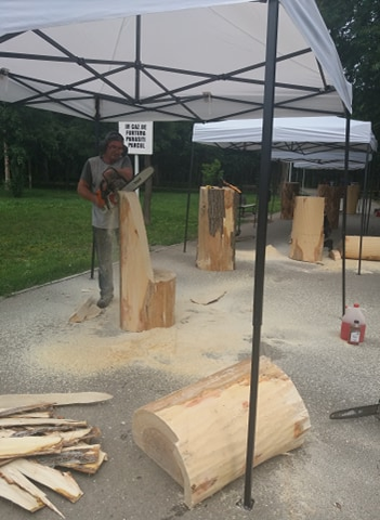 Șase sculptori realizează spații de distanțare socială