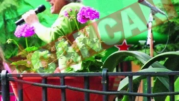 Mihai Constantinescu le-a cantat fanilor la o terasa