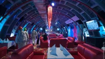 Petrec de parca n-ar fi maine! Fitosii rusi au platit si 1.000 de dolari pentru a se distra de Apocalipsa intr-un buncar sovietic