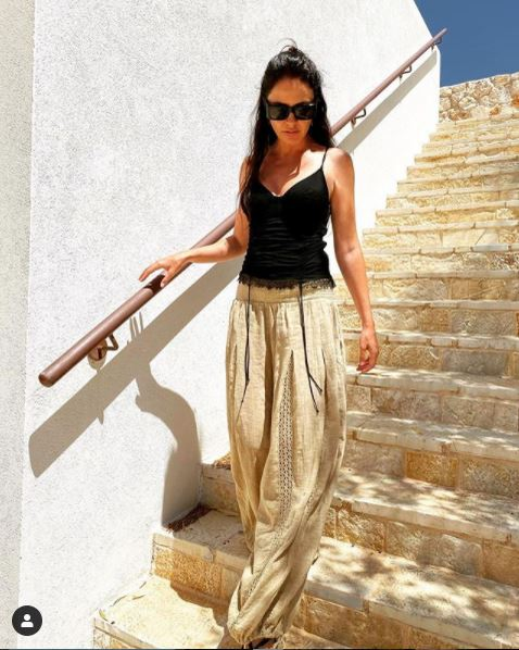Cât s-a schimbat Adelina Chivu după intervențiile estetice! A plecat fără soțul ei în vacanța din Mykonos și a pozat sexy și nemachiată