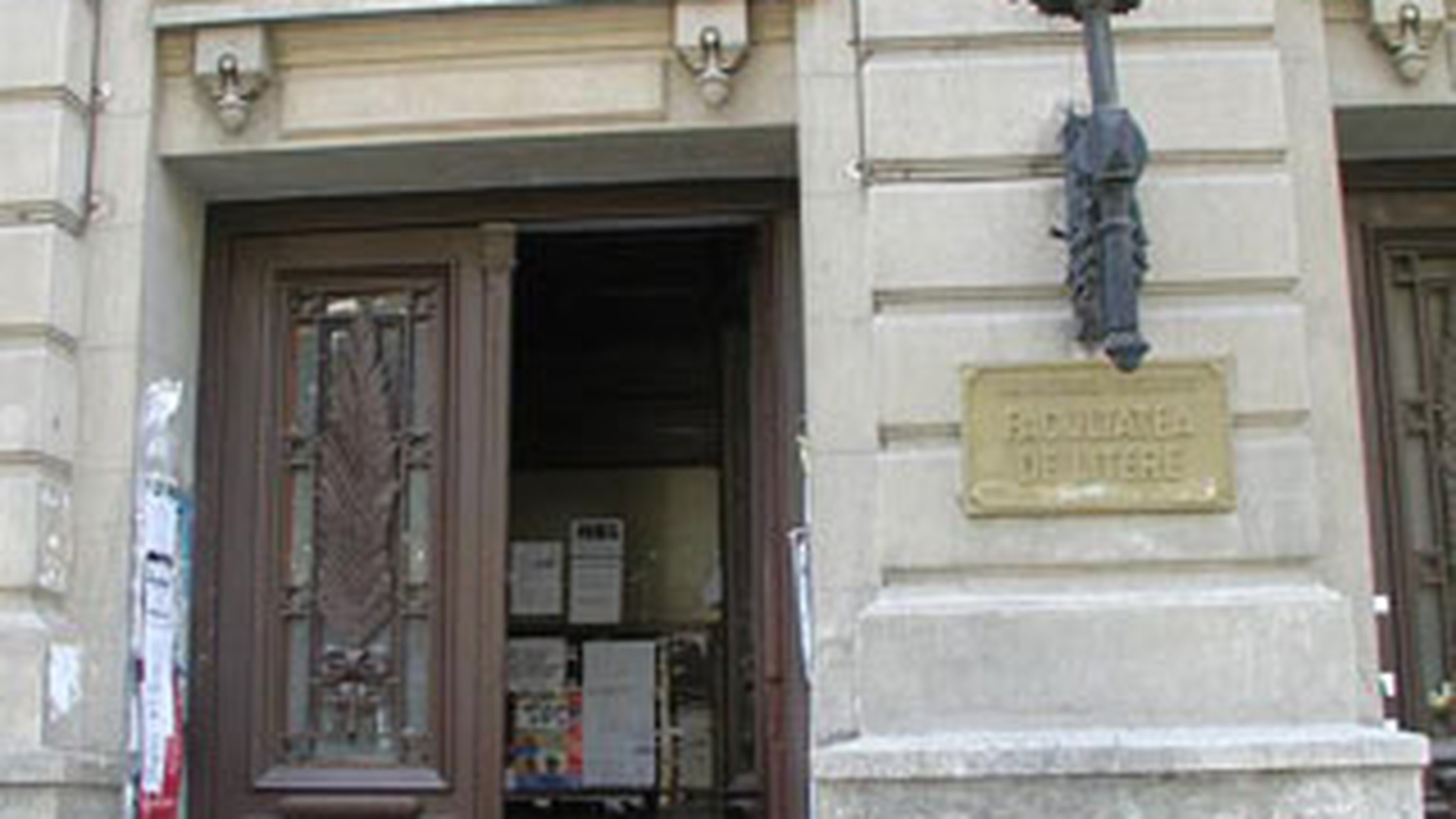 VIDEO Facultatea de Jurnalism din Capitala a fost vandalizata