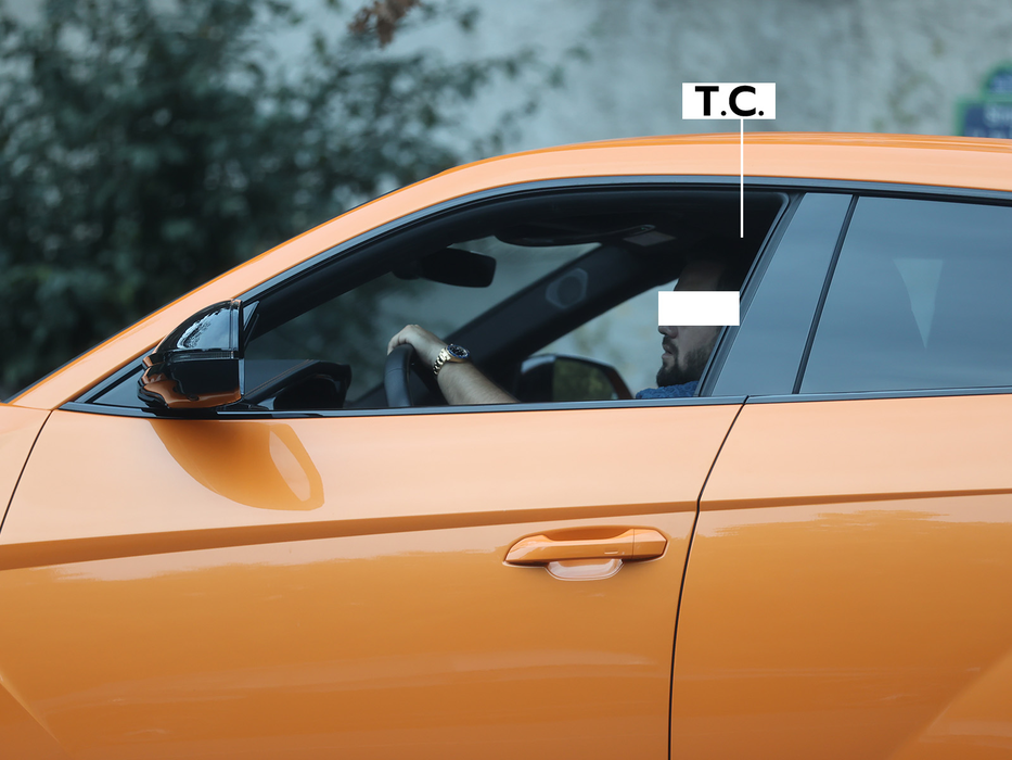 T.C., la volanul bolidului său Lamborghini Urus (Foto: CANCAN.RO)