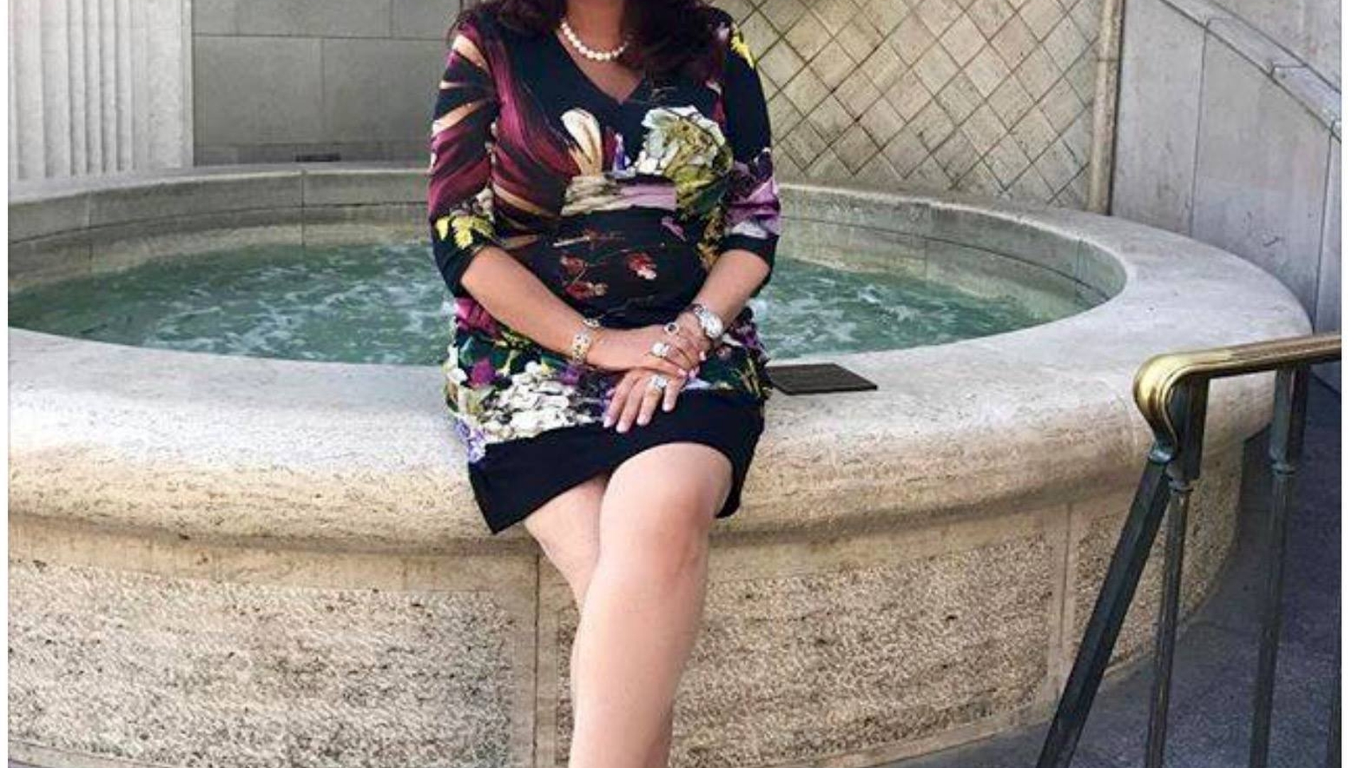 Carmen Harra, la promoţie. Ce facilităţi oferă celebra prezicătoare la ”ghicit”