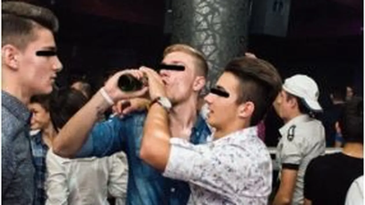 Au renunţat la dezmăţul cu alcool şi au trecut la ”Proba bananei”! Profesorii s-au inflamat