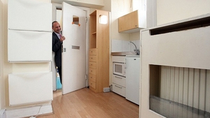 Uite cum arata apartamentul mai mic decat o masa de snooker! Are 8 metri patrati si se vinde cu 115.000 de euro