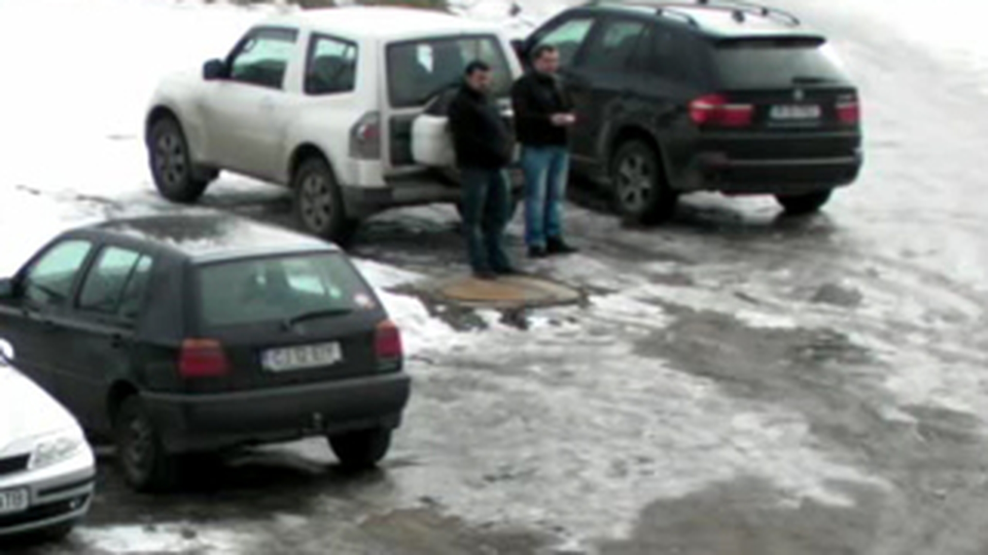 Un clujean, filmat cum si-a inscenat furtul din masina de lux