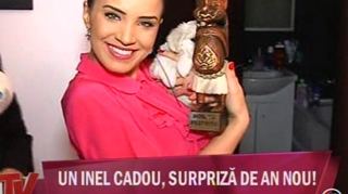 Adelina Pestritu tanjeste dupa maritis! A primit de ziua ei numai cadouri cu tenta! Piesa de rezistenta: o verigheta!