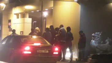 Tolea Ciumac, cu fetele la club. Sarut pasional cu iubita in parcare