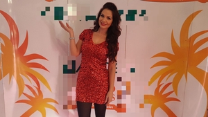 Deea Maxer s-a tuns şi e de nerecunoscut! Ne-am adunat în redacţie şi ne-am uitat 10 minute la poză să ne convingem că e ea