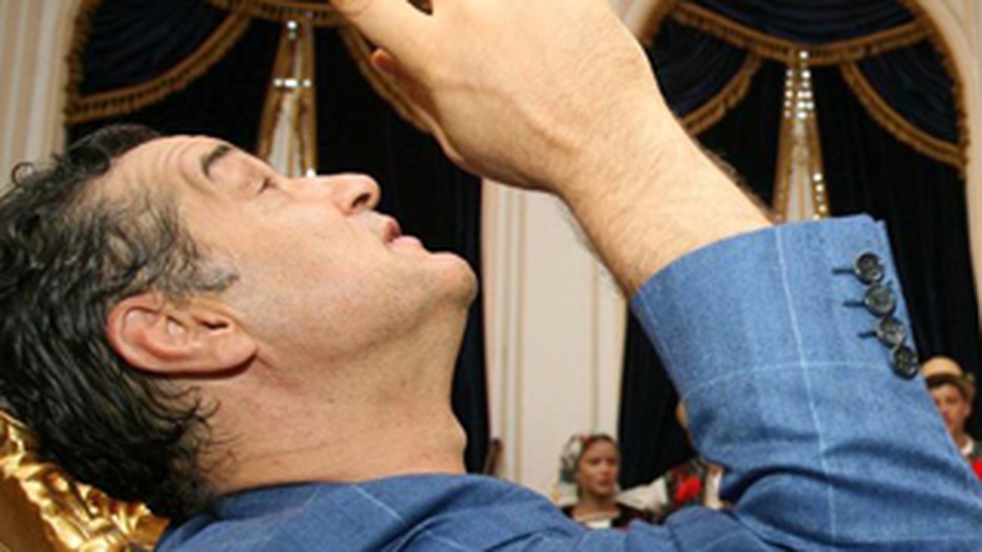 Pipera devine loc de pelerinaj! Gigi Becali a adus moastele a patru sfinti in comuna ilfoveana!