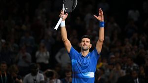 Tenebrele din viața lui Novak Djokovic. Sârbul învins în finală la Wimbledon a avut aventuri cu femei misterioase, deși este însurat