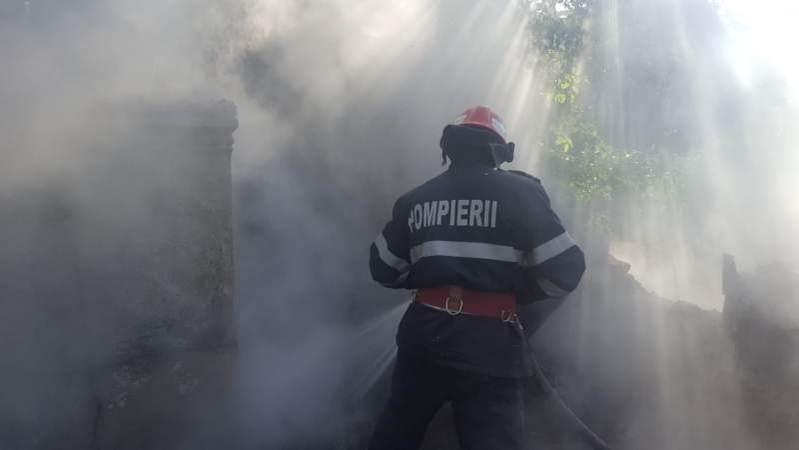 Incendiu la o mănăstire de maici din Tulcea! O femeie a fost găsită carbonizată