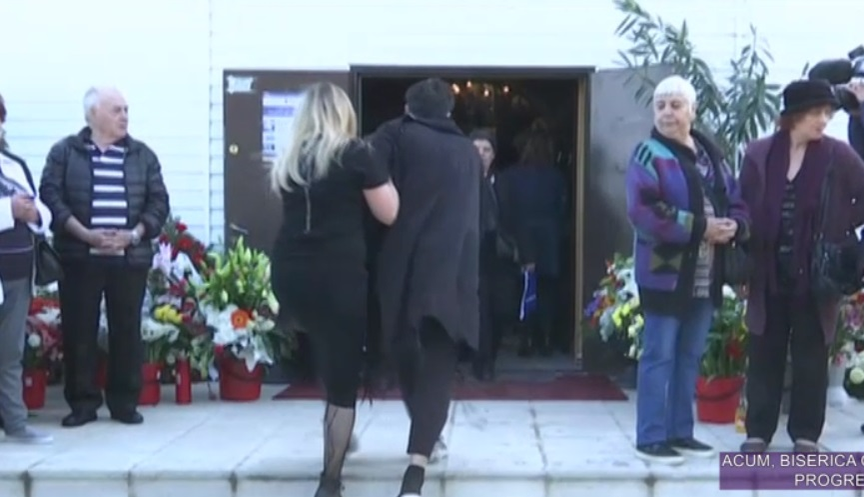 Iubitul lui Răzvan Ciobanu A LEȘINAT la înmormântare. Atenție, imagini care vă pot afecta emoțional