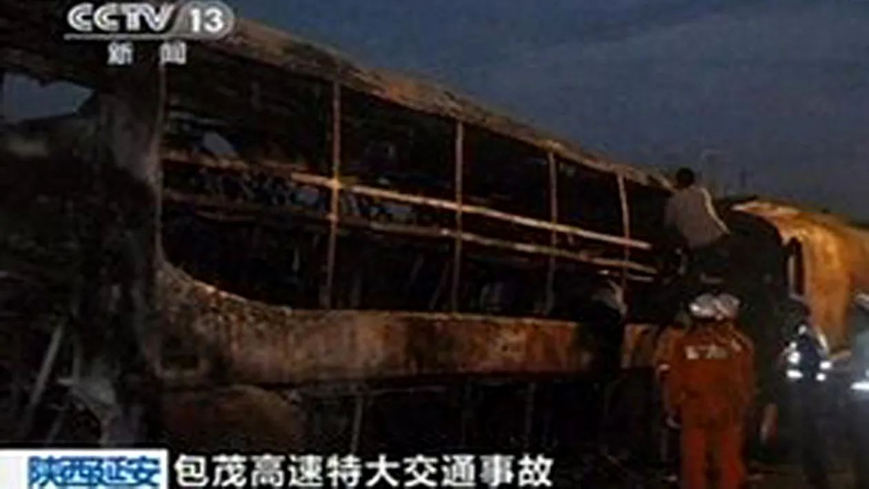 Tragedie in China! 36 de oameni au murit, in urma unei coliziuni intre un autobuz si o cisterna