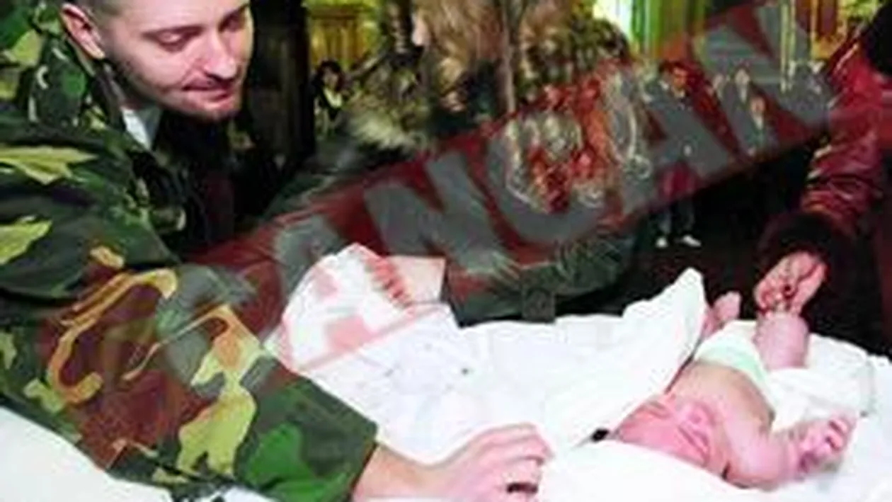 Cheloo si-a botezat fiul in costum de camuflaj