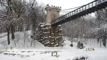 (P) Craiova sub asediul vremii capricioase! Ninsoare, ceață și temperaturi schimbătoare dau planurile peste cap