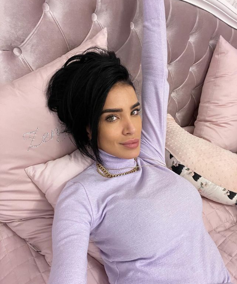 Adelina Pestrițu nu are liniște nici în Maldive: ”Băi, disperaților, săriți ca hienele!”