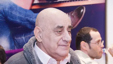 Ofteaza, gesticuleaza, tranteste. Vezi aici reactiile lui Viorel Lis in timp ce joaca la pacanele si pierde