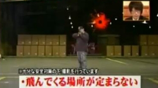 VIDEO Un samurai a reusit sa taie un glont din plastic tras de la 15 metri distanta!