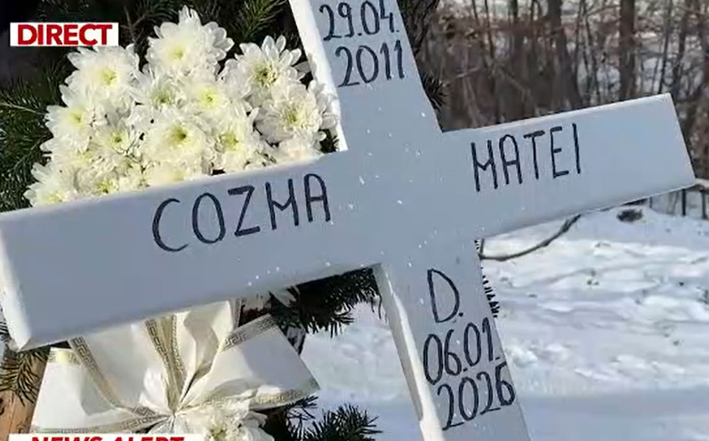 Imaginile durerii la înmormântarea lui Matei. Tatăl lui, preotul Cozma, a privit neputincios cum familia și-a luat adio de la micuț