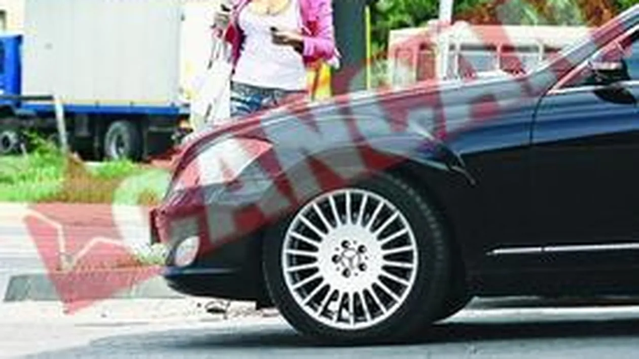 Simona Sensual s-a intalnit cu John in benzinarie