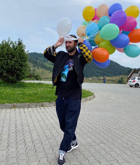 Amicul lui Smiley: ”Faceți d@#q nunta odată, că rămâne Ginuța fată mare! Vă pup!”