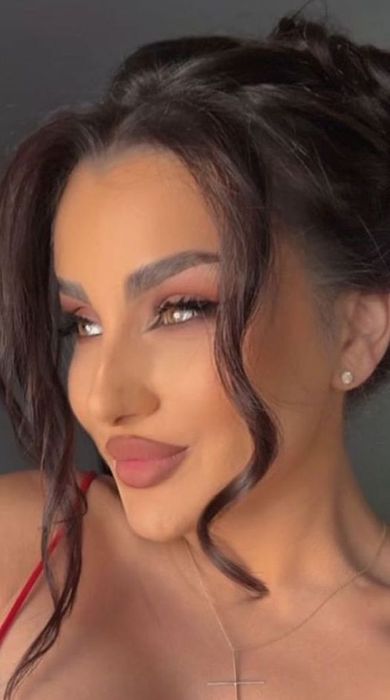 Cum arăta Larisa a lui Pescobar înainte de FaceApp şi Photoshop. Intervenţiile estetice care au schimbat-o radical