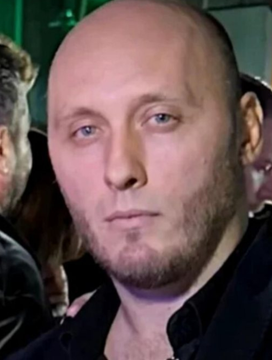 „Tăurașul Emi”, milionarul închipuit, val de jigniri, după ce a fost refuzat de o creatoare de modă. O altă victimă povestește cum a ajuns cu forța în casa lui