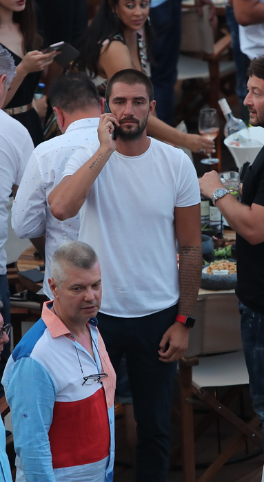 Cătălin Cazacu, în mijlocul clubului