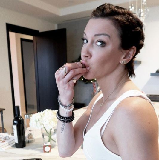 Katie Cassidy și Matthew Rodgers au finalizat divorțul, la mai bine de un an de când au fost depuse actele. A existat un acord post-nupțial între cei doi