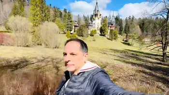 Dan Negru, revoltat după ce a vrut să viziteze Castelul Peleş din Sinaia: „E mai ieftin să vezi Versailles”