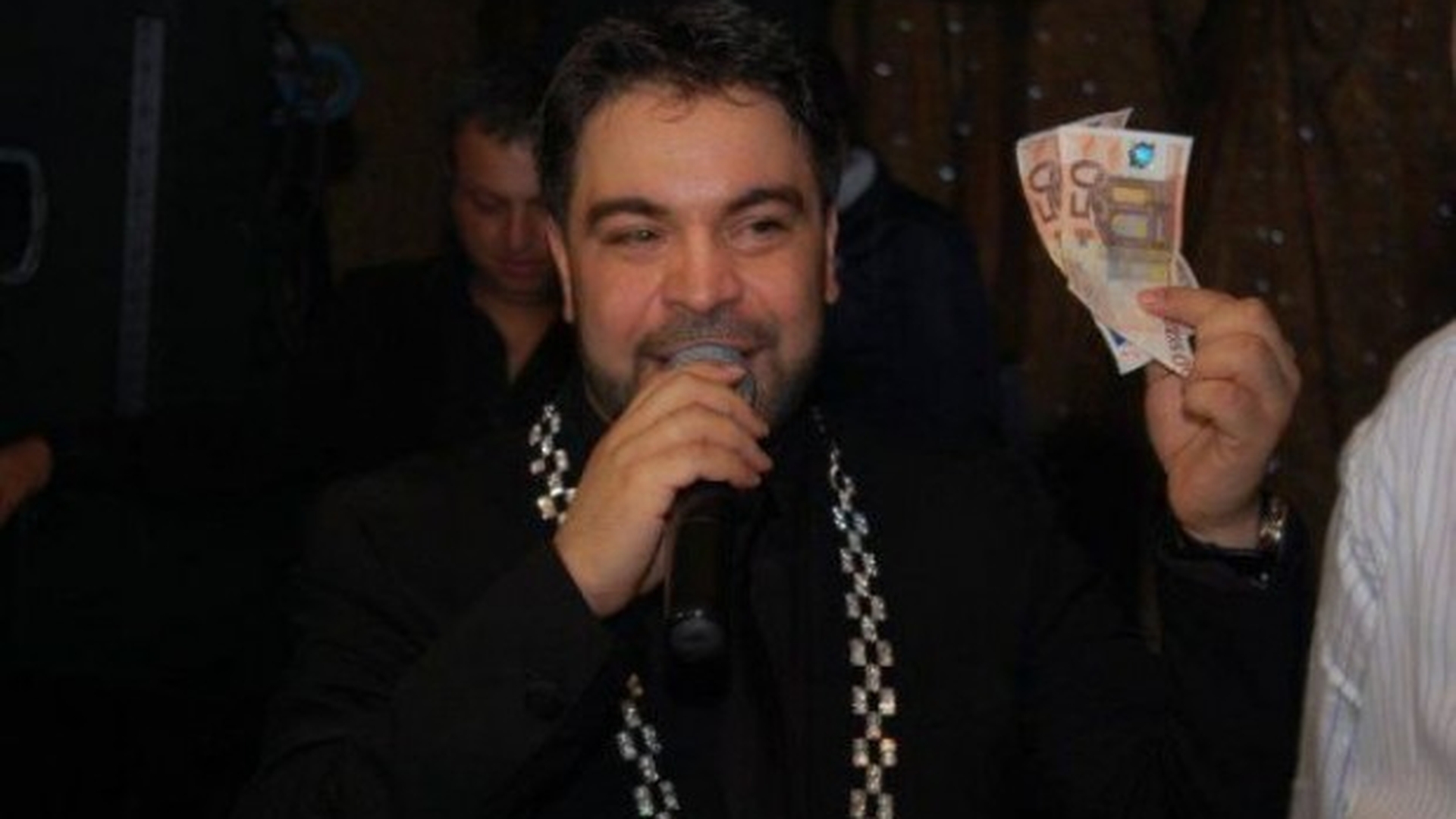 A venit nebunul de Salam cu cel mai tare program! Cum a cucerit-o pe viitoarea sotie si cum l-a bagat la puscarie pe rivalul lui!