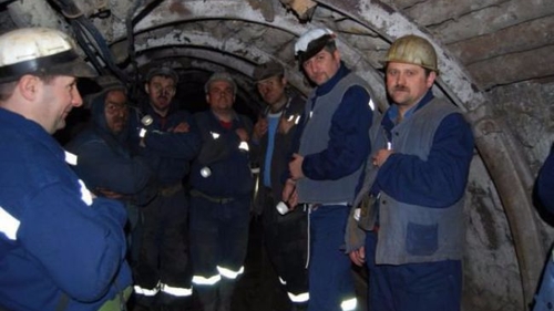 Grevă în Valea Jiului! Peste 100 de mineri s-au blocat în subteran, din cauza întârzierii salariilor